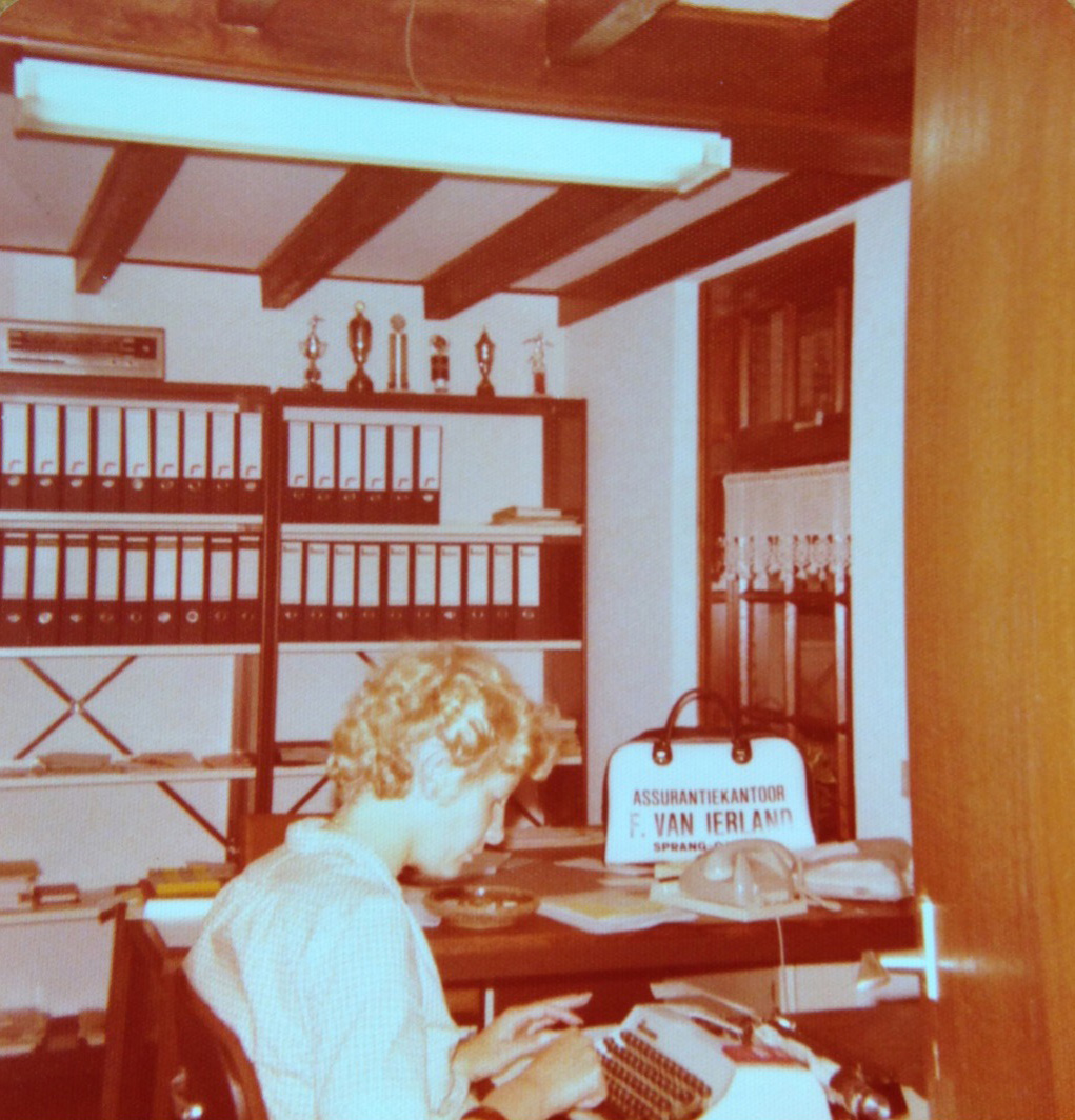 Kantoorruimte aan huis van 1977 tot 1987. (Foto eind jaren ’70)