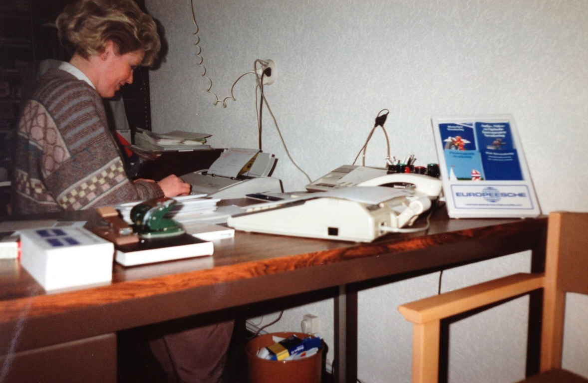 Door de verbouwing in 1987 werd de garage ook omgebouwd tot extra kantoorruimte. (Foto eind jaren ’80)